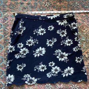 Cute floral mini/midi skirt by Sky’s Are blue